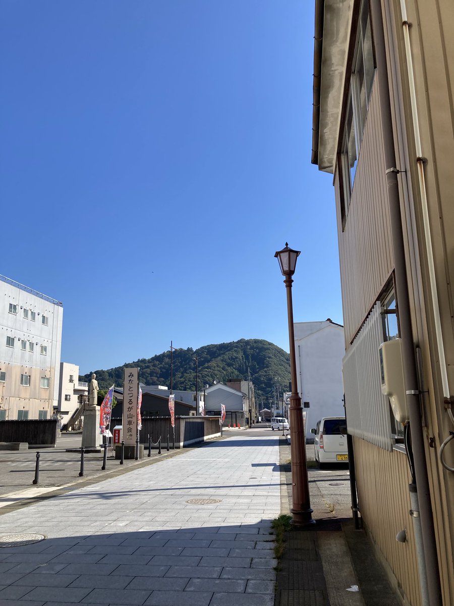 ton_hakuyama's tweet photo. 3連休お天気に恵まれそうな敦賀です。敦賀市立博物館&amp;みなとつるが山車会館はもちろん3日間とも通常営業しております。敦博『おくのほそ道』と敦賀展もこの三連休で終了です。ご旅行行楽の矢立の初めに芭蕉の心踊る旅をなぞるのも中々オツかもしれません。 https://t.co/MSdSZnFMmN