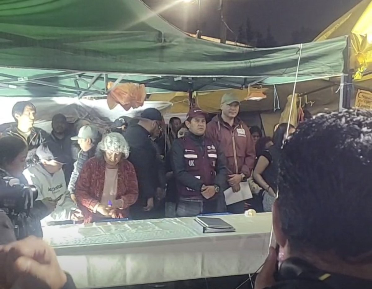 Xochilover's tweet photo. Autoridades del Gobierno de la Ciudad de México, Corena, SEGIAGUA, Milpa Alta y Xochimilco logran punto de acuerdo con la Asamblea del Pueblo de San Gregorio Atlapulco, se espera que en las próximos momentos se retire el bloqueo 🚧 https://t.co/dlqFFj8HFV