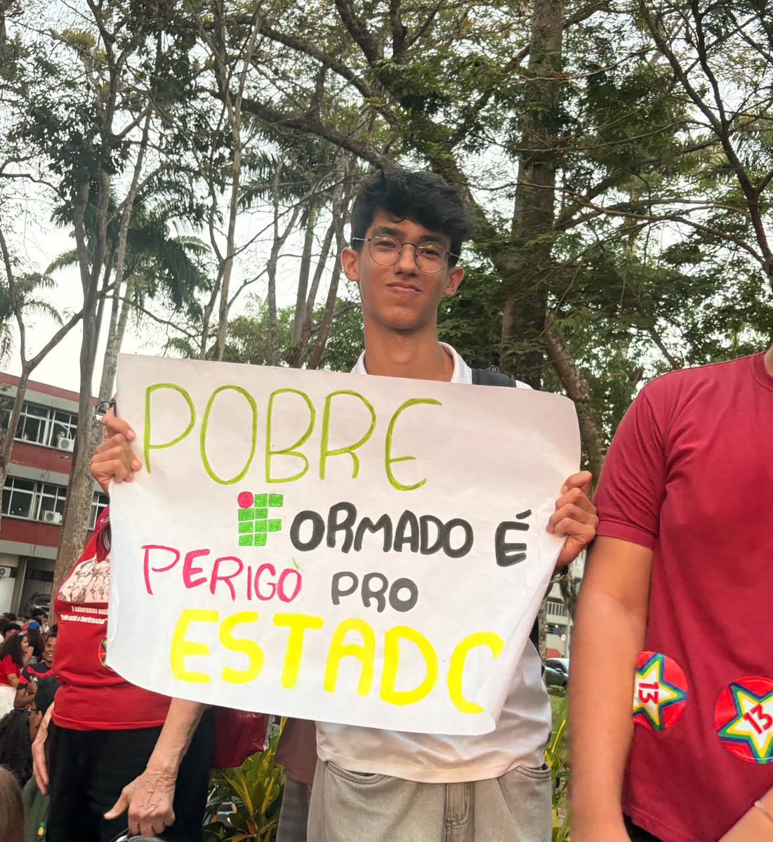 jvssantiago_'s tweet photo. ser jovem e não ser revolucionário é uma contradição genética. https://t.co/DwHXaL7U3s