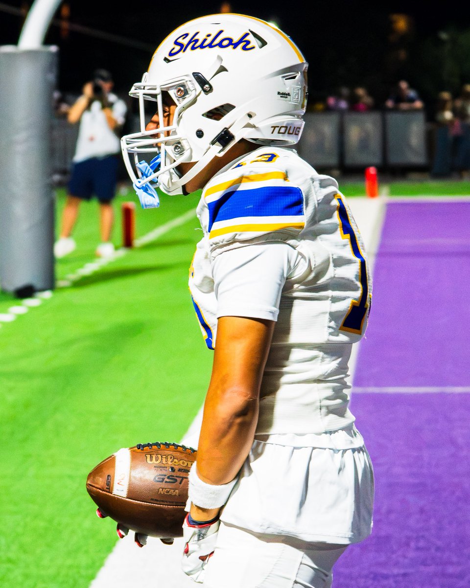 NWAGameday's tweet photo. Shiloh controls the first half and heads to the locker room with a 21-7 advantage over Fayetteville. 📸🏈 #nwagameday https://t.co/6JBLTTJVXu
