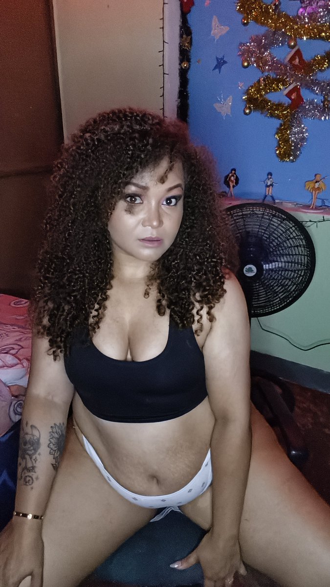 cloversweetx's tweet photo. Time for bed, but first visit my profile and you'll get a gift. 

#onlyfans
#sweetdreams

https://t.co/vbzRciKbtP https://t.co/Pr3xnc0aKe