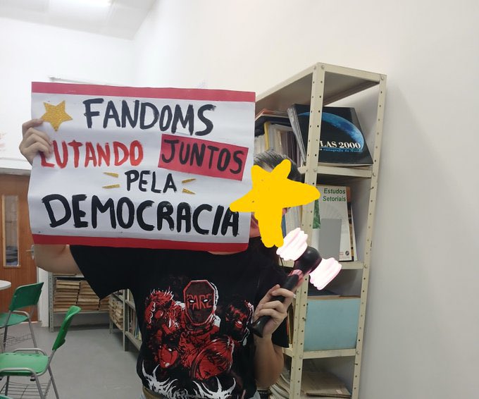 portalblackpink's tweet photo. ORGULHO! E tivemos BLINKS presentes nas manifestações que ocorreram hoje a favor da democracia brasileira. ⭐️❤️ https://t.co/3dN9YldoA6