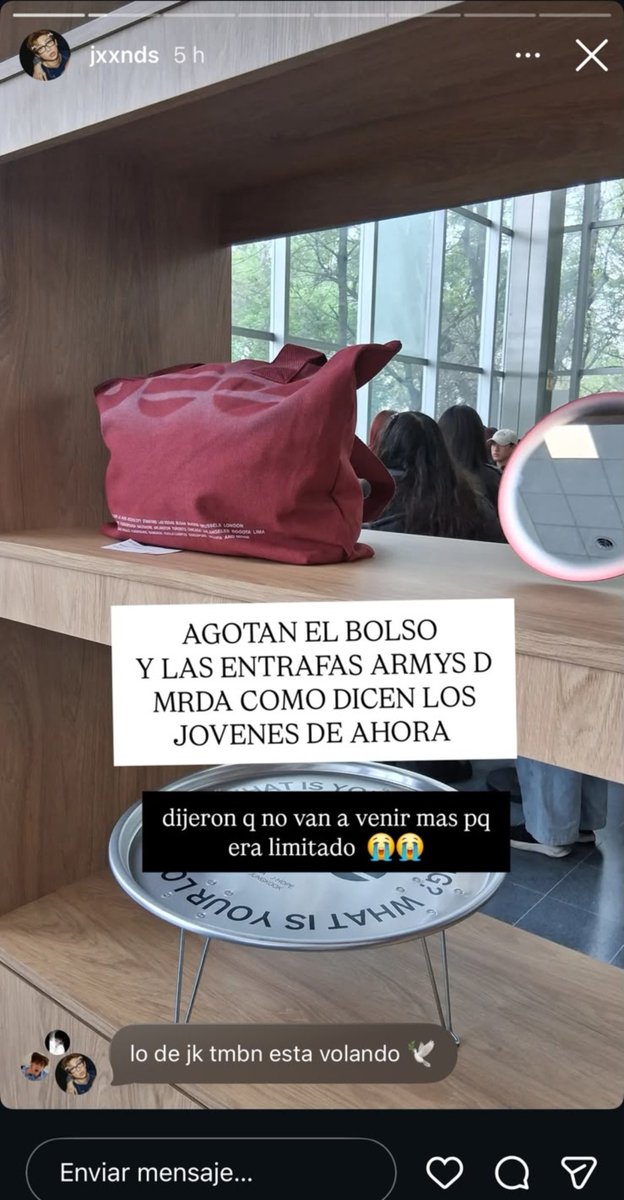domodachii's tweet photo. diganme que es mentira que no trajeron más stock de la tote me están jodiendo https://t.co/aHSk7bOoJZ