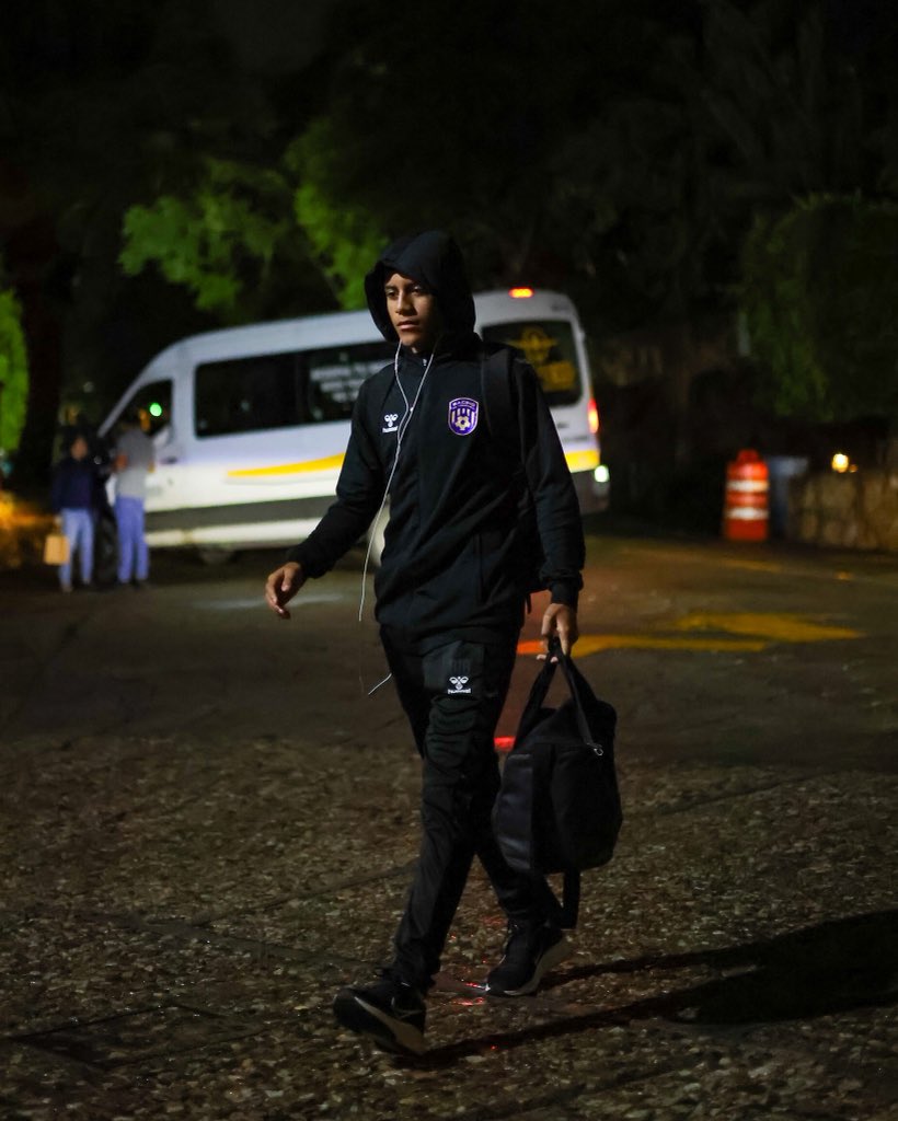 RacingTDP_Sub16's tweet photo. ¡Llegamos a Oaxaca! 😈🚌

Listos en nuestro hotel de concentración, ¡mañana es nuestro debut en la Liga TDP Sub16! 🤩

#NuestroCorazónNuestroEscudo💜 https://t.co/0pAFKwcabl