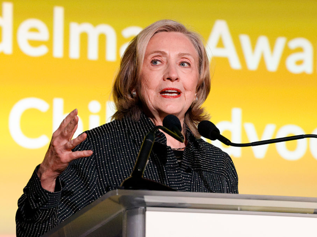 TheGrayRider's tweet photo. Hillary is criticizing the upcoming public execution of Ft. Hood terrorist Nidal Malik Hasan.

Calls it barbaric.

Maybe she would prefer a staged suicide. https://t.co/Q9O8BdRO5D