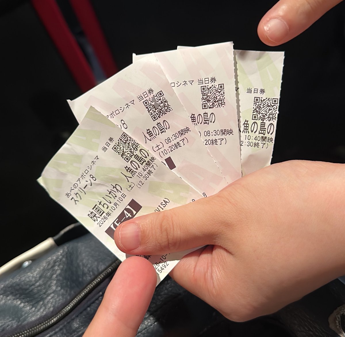 Inuka_Kitune's tweet photo. 特典4個全部ハチワレは流石に不均一アソート！！！！！！！！！😭って叫びたくなりましたって
周りの方に恵まれたけどさ...。
アポロシネマ氏...まぜまぜした？ https://t.co/cgKiRe5GHK