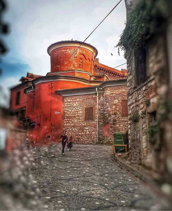 KurulusE's tweet photo. Michael VIII sent two daughters east as diplomacy: Euphrosyne married Nogai of the Golden Horde; Maria was promised to Hülegü, then married Abaqa.Their unions could not end the Mongol wars—but Maria’s church in Constantinople outlasted them still standing today.#MaryoftheMongols https://t.co/gaNqOTSobl