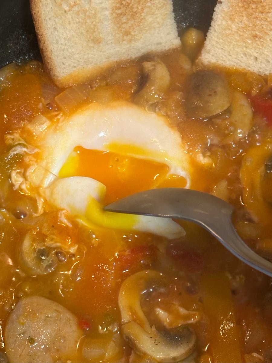 Colette_Diary's tweet photo. I came up with the idea of ​​dipping bread into this dish myself, and the taste is truly beyond imagination https://t.co/FHNl1XlbGj