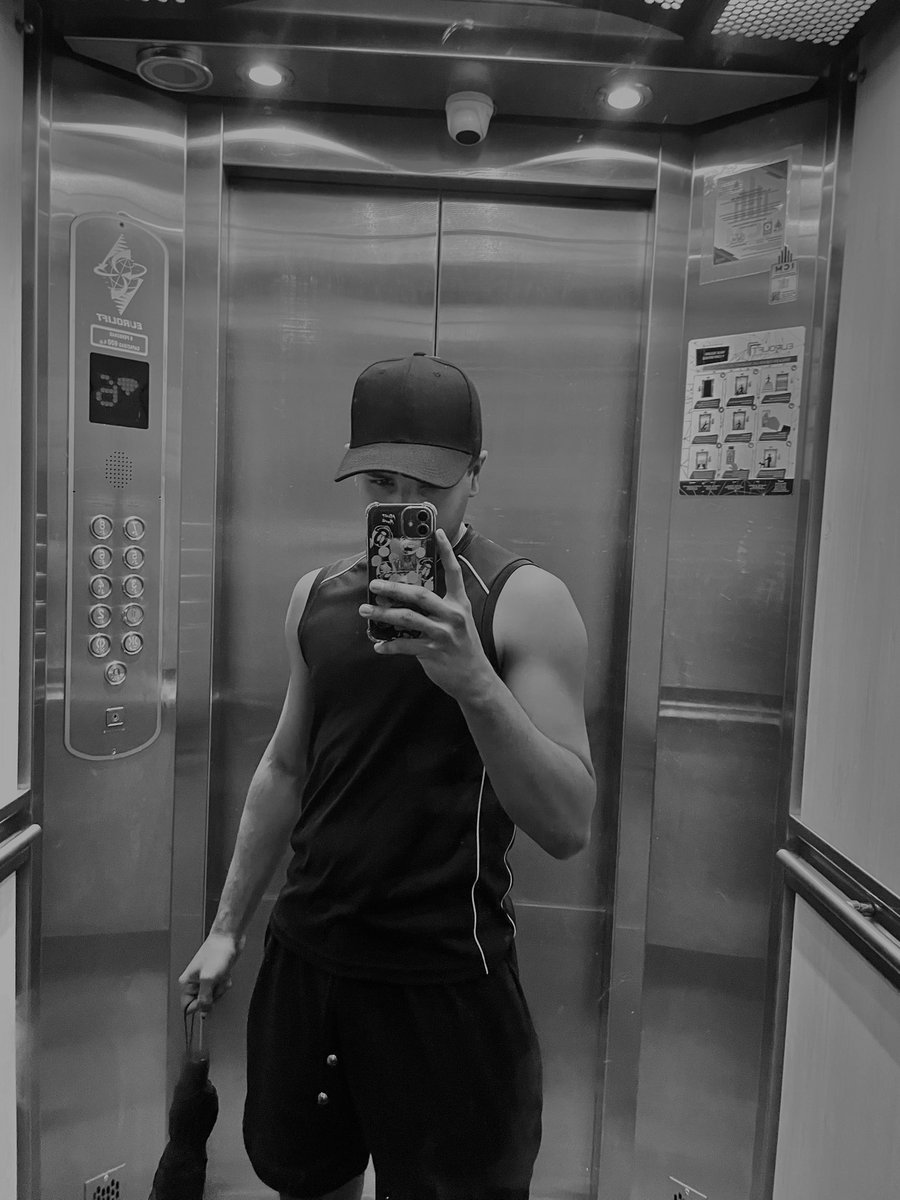 edmoon_31's tweet photo. Vamos por más 🏋🏼‍♀️
#BOGOTÁ #fitnesss #gay https://t.co/9v6EuQUke0