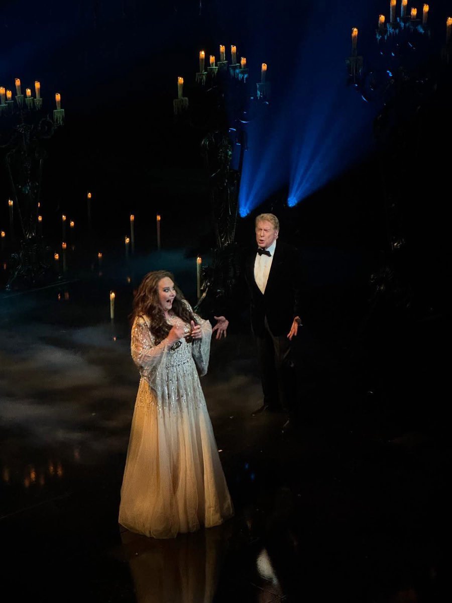 MatthewLumby's tweet photo. Forty years of Phantom of the Opera
Michael Crawford! Sarah Brightman! https://t.co/eexg7JJ917