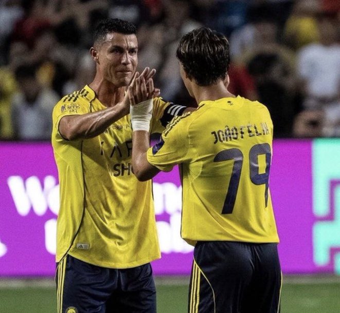 RabehSaqer's tweet photo. الصوره تتكلم 💛💙 https://t.co/WaM8PBvfAS
