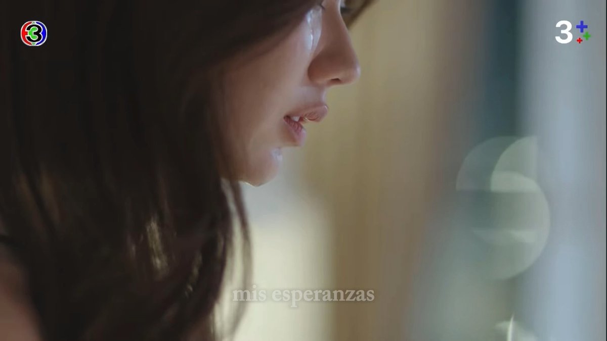 A close-up side profile of a woman with dark hair, with the Spanish subtitle 'mis esperanzas' and channel logos for '3' and '3+' visible.