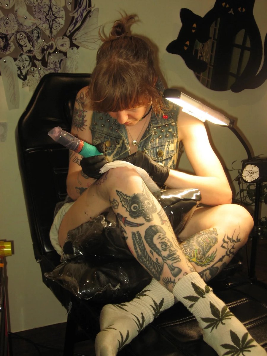 xSlipxSlidexx's tweet photo. One year into my tattoo apprenticeship, technically nine months of learning, but I’m celebrating the month I started at @blackcatstudiohn. I’m Livy, a lifelong visual artist who finally embraced tattooing. Huge thanks to Lamie, Ngân, and the team https://t.co/kESUAXmP4x