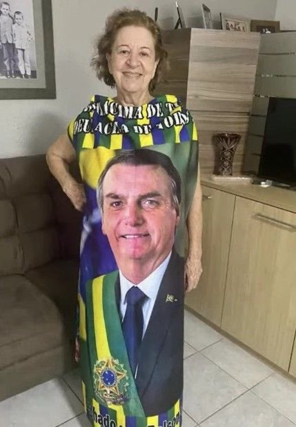 eumadureal's tweet photo. Se o Flávio Bolsonaro, a Eduarda Campopiano, o Lucas Pavanato e o Nikolas Ferreira soubessem o tanto de briga que eu compro por causa deles, já tinham me contratado como assessora de comunicação KKKKKKKKK

Eu não ganho um centavo, mas defendo como se tivesse na folha de pagamento! 😂🤝🏻 2️⃣2️⃣🇧🇷