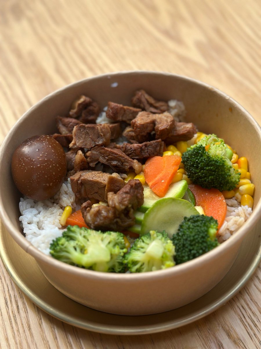 AriaFletchhh's tweet photo. [今日のランチは烫量匾のお弁当！熱々で美味しすぎて箸が止まらない]， https://t.co/cLBG5Bze7a