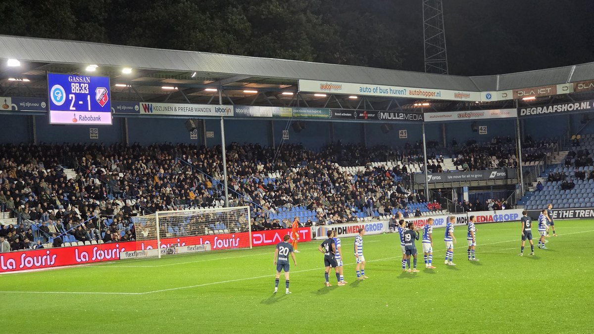 niek92jansen's tweet photo. β½ De Graafschap π Jong FC Utrecht
π
09-10-2026
βοΈ 2-1
π Keuken Kampioen Divisie
π· 10.619 toeschouwers
π De Vijverberg, Doetinchem π³π±
De Graafschap komt slechte 1e helft te boven en boekt urgente zege β½
#DeGraafschap #FCUtrecht #GRAutr #Doetinchem #Utrecht #groundhopping https://t.co/fn2wCi1wN2