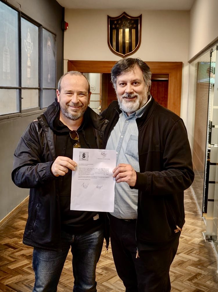origenpenarol's tweet photo. En la jornada de hoy presentamos oficialmente nuestra lista para un nuevo acto electoral en Peñarol.

Un compromiso que asumimos con orgullo responsabilidad, con la convicción de que Peñarol merece un futuro a la altura de su historia.

LISTA 6 | Para VOLVER A CREER. 🖤💛 https://t.co/OuEtwp7AEu