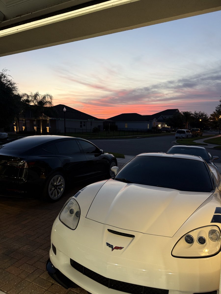 boltqt's tweet photo. I have a goal of 2000 followers by November 1st

Im a 20 year that’s from FL

Love cars, gym and investing

Like, Comment, and Retweet

Connecting with everyone! https://t.co/KjCXN7tjWS