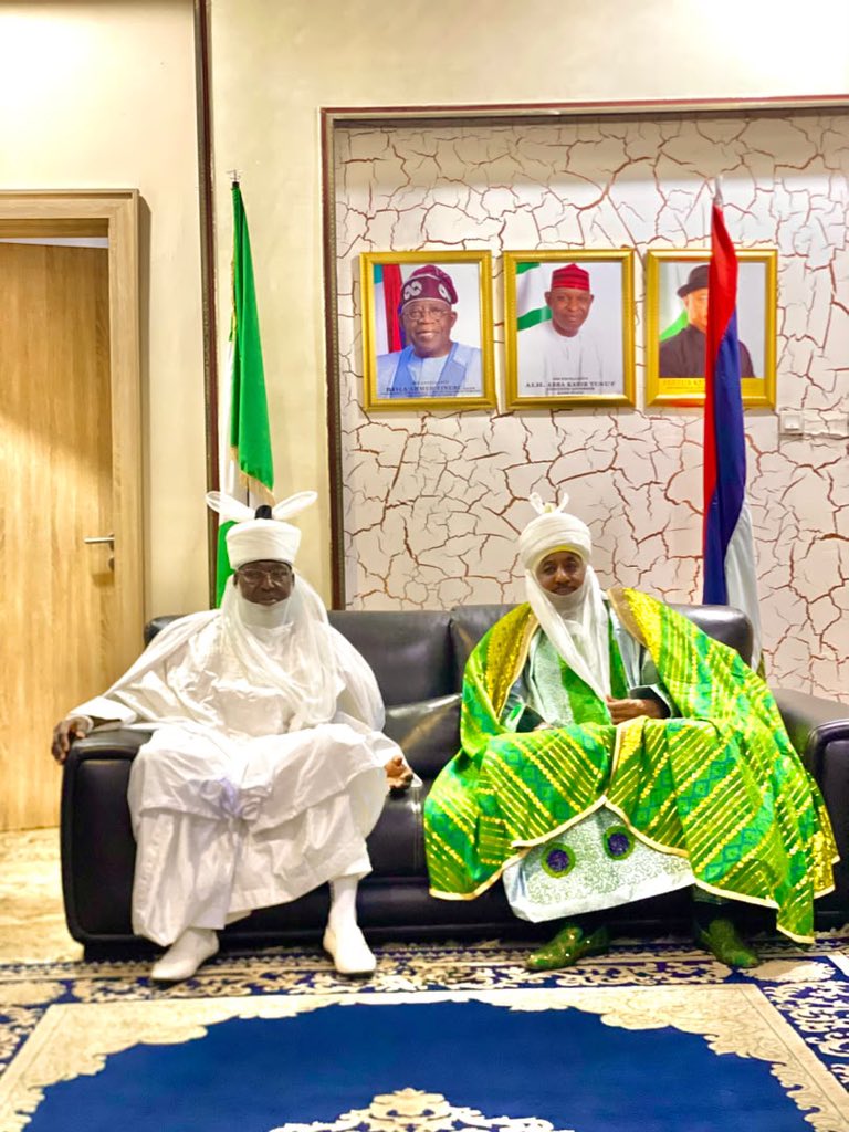 SanusiNaIIfans's tweet photo. Mai Martaba Sarkin Kano Khalifah Dr.Muhammad Sanusi ll Con, Tare Da Mai Martaba Sarkin Hadija Kan Hanyar Su Tafiya a Mallam Aminu Kano international Airport kano.

Allah ya Dawo da Ku lafiya
Friday,9th October 2026. https://t.co/YmHyPYBYGl