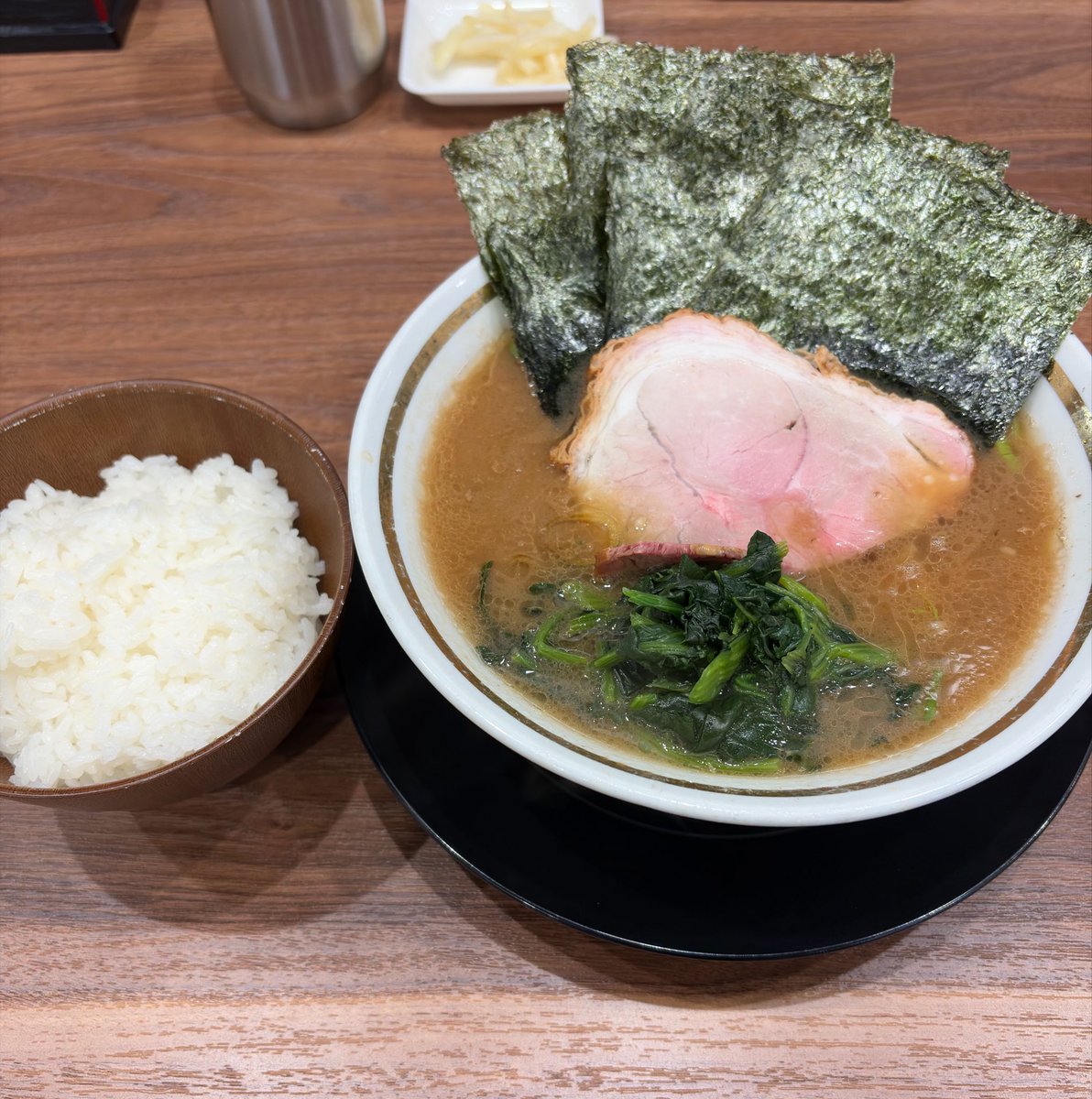umaimonsuky's tweet photo. との丸家山形店　朝ラーメンライス

朝6時に出る声量ではない赤めがね様朝から全開です👍
こちらまで元気になりますね☺️
接客も味もガツンときて目が醒めました
美味かったです
ごっさました！ https://t.co/oUsiWsHmlJ