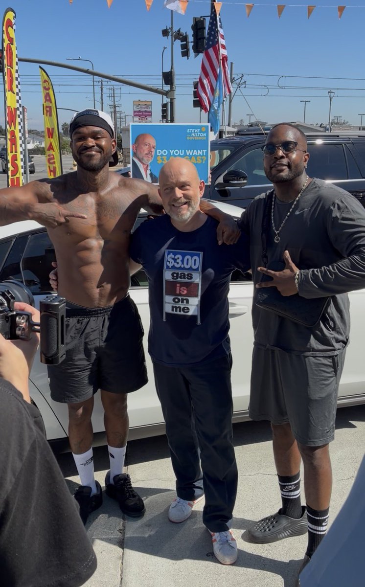 SteveHiltonx's tweet photo. CRENSHAW IS UP FOR $3 GAS ⛽️ https://t.co/c9mAXTRKMl