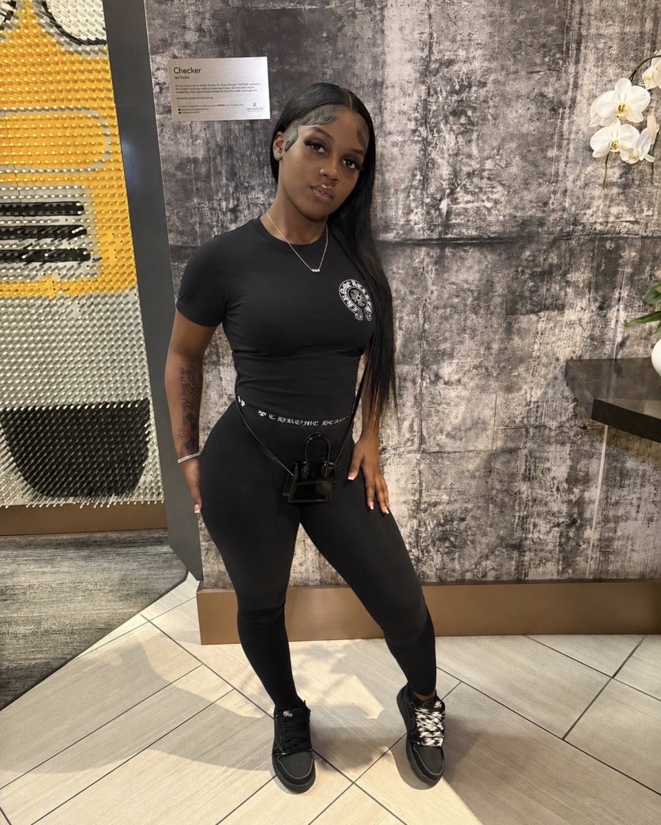 therealyaeniomi's tweet photo. 😍😍. 
#explore #chicago #prettygirls https://t.co/RRjvKEWTQO