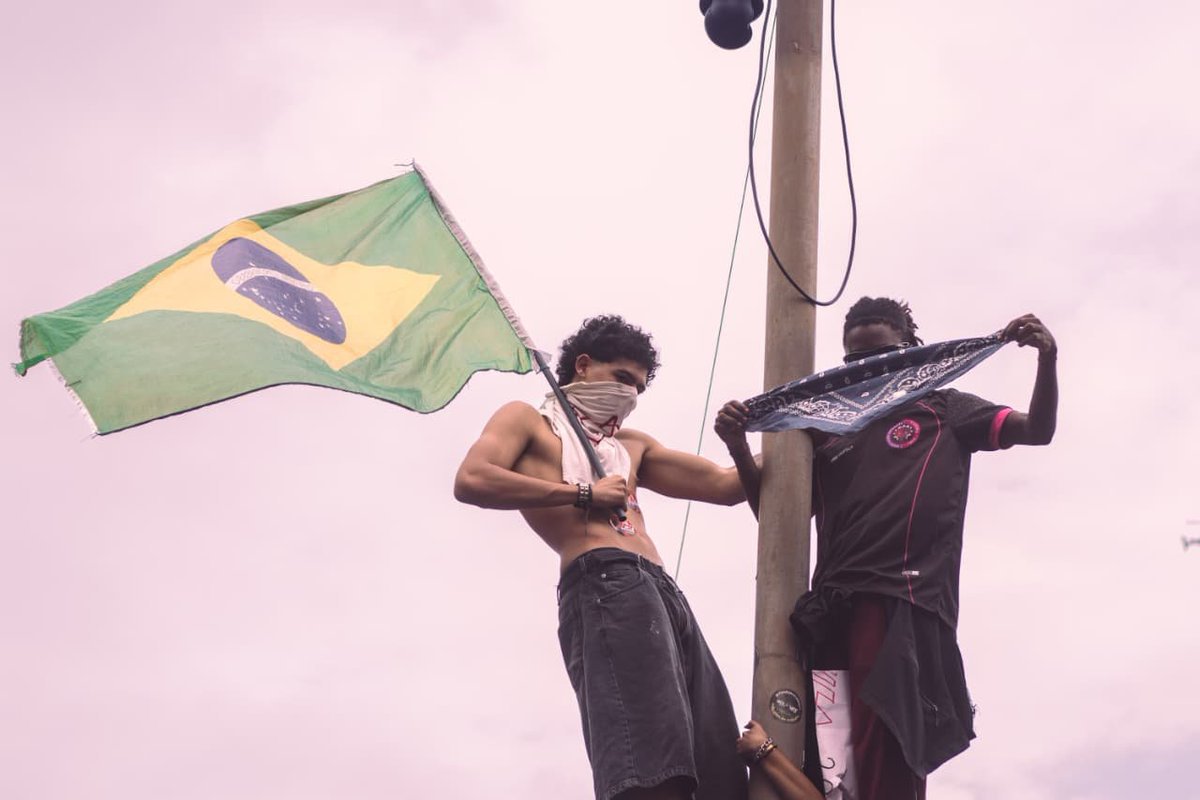 soniferodalana's tweet photo. masturbe a revolução e goze democracia https://t.co/AhZr39m3kp