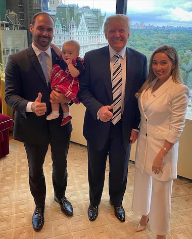 _RobertFKJr's tweet photo. 🔴 BREAKING NEWS: Allies of Donald Trump claim that Eduardo Bolsonaro is safe in the US and that the arrest warrant will be ignored.

“Trump suffers political persecution; he, more than anyone, understands what Eduardo is going through,” says a Trump ally. https://t.co/kebuNGRR4b