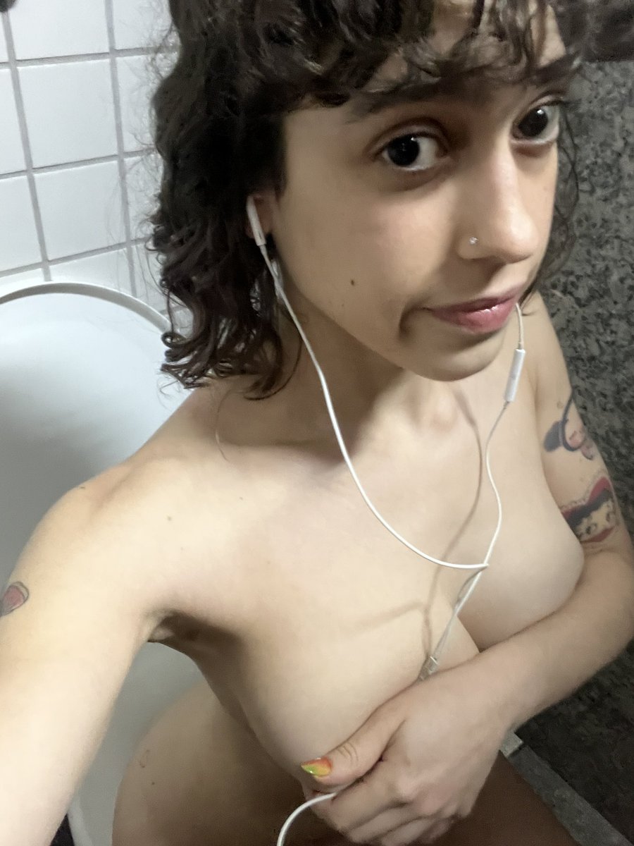nanaasafadinha's tweet photo. da série: saí de macacão e agora me lasquei https://t.co/ssTr4sKdRl