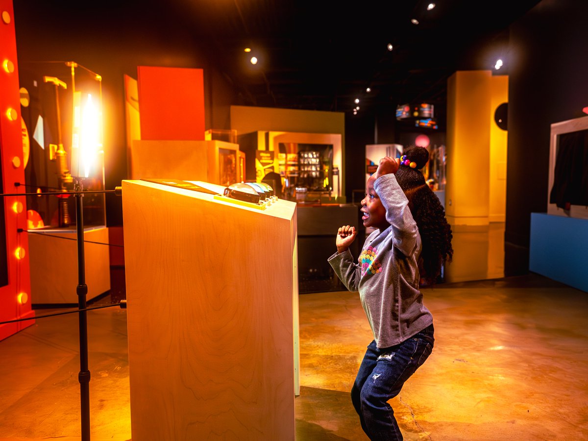 IndianaMuseum's tweet photo. We'll be open on Mondays and Tuesdays during fall break, in addition to our regular hours! >> https://t.co/NqUaS3Gfqy

Check out what's new at the museum and explore the Hoosier Art Salon during the exhibit's last weeks at the museum Oct. 12, 13, 19 and 20. https://t.co/wclhO0Bowu