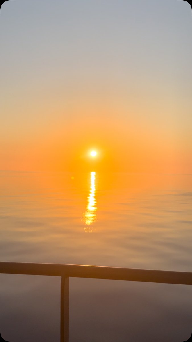 shanatellaa's tweet photo. A little glimpse into life offshore. Sometimes the most beautiful sunsets come after the longest days. https://t.co/DWtuhkb97J
