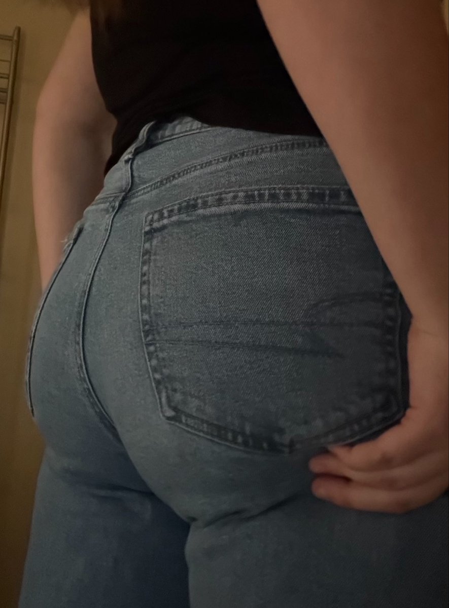 miss_juicyb00ty's tweet photo. I hate that this outfit makes it look like I have no ass or tits 😔 https://t.co/7SJimbpnFh
