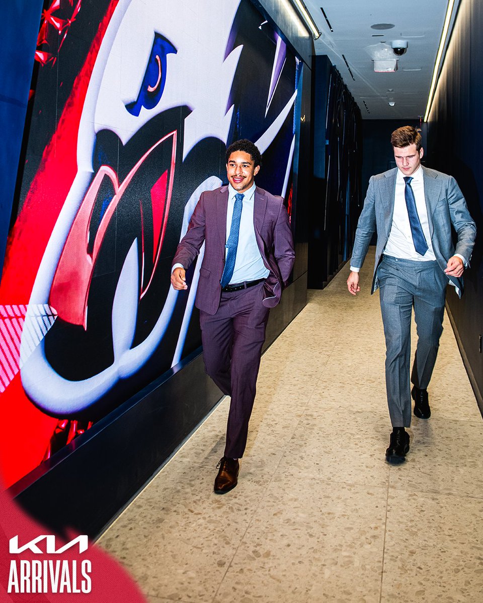 Capitals's tweet photo. Screagle's making an entrance

#ALLCAPS | @Kia https://t.co/Z5bXFTJdUE