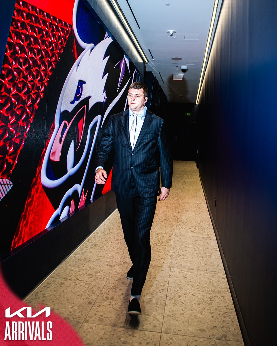 Capitals's tweet photo. Screagle's making an entrance

#ALLCAPS | @Kia https://t.co/Z5bXFTJdUE