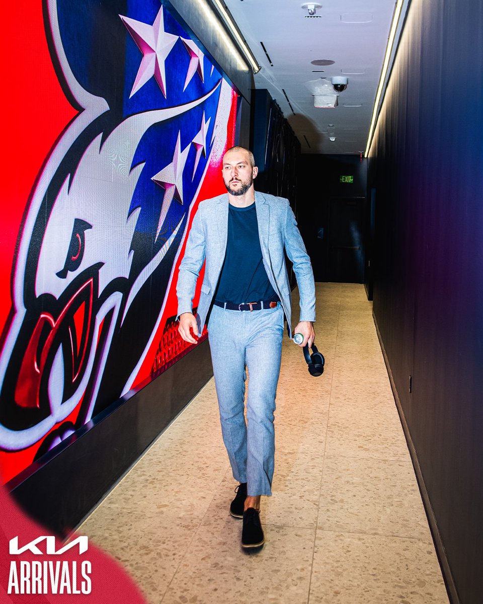 Capitals's tweet photo. Screagle's making an entrance

#ALLCAPS | @Kia https://t.co/Z5bXFTJdUE