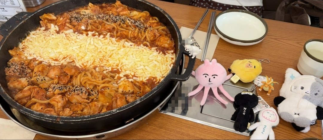 wjdtn__'s tweet photo. 닭갈비먹음이🕺🕺 진짜 쫀맛.. https://t.co/zTw28qEOMz