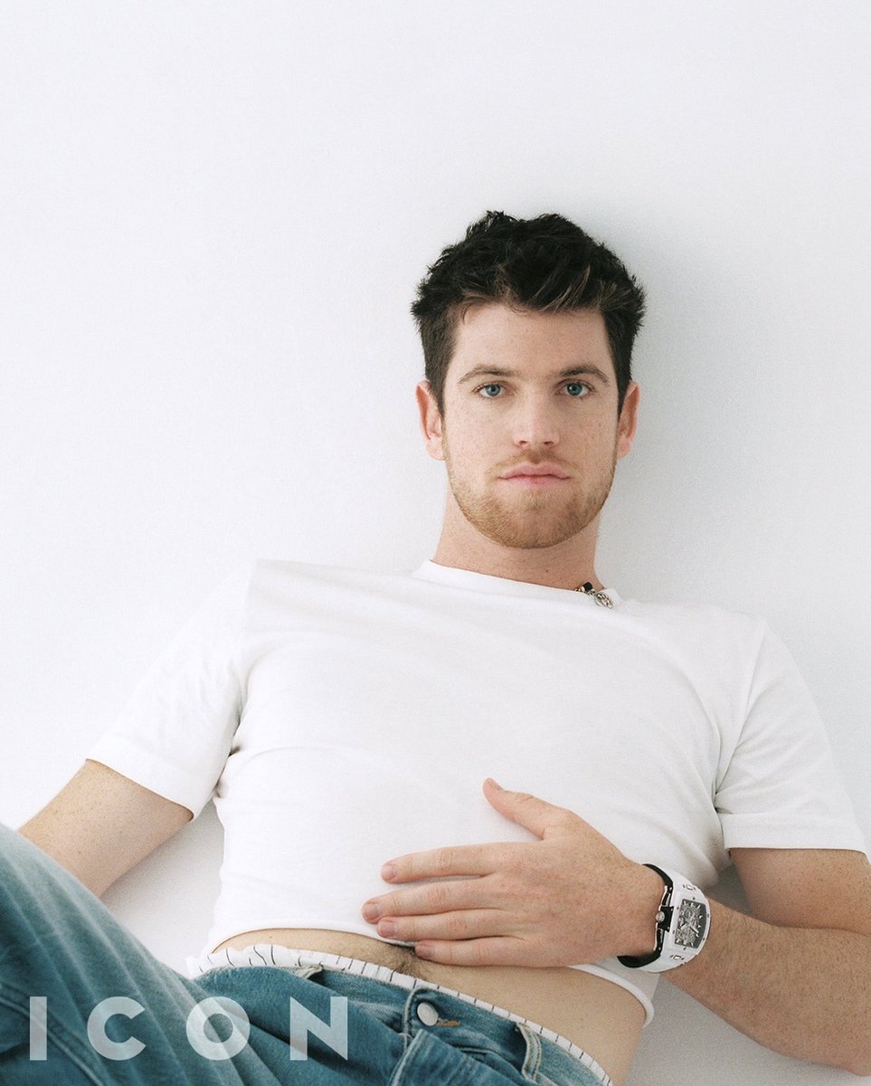 popbuzzz_'s tweet photo. Spanish actor Miguel Bernardeau appears in a 2026 Icon Spain photoshoot by Arden Arden, featuring casual looks.

Bernardeau, 29, rose to fame as Guzmán in Netflix’s Elite and recently played Rafael Rodríguez Rapún in La bola negra, Spain’s Oscar submission directed by Los Javis, while navigating public attention around his personal life and political views.