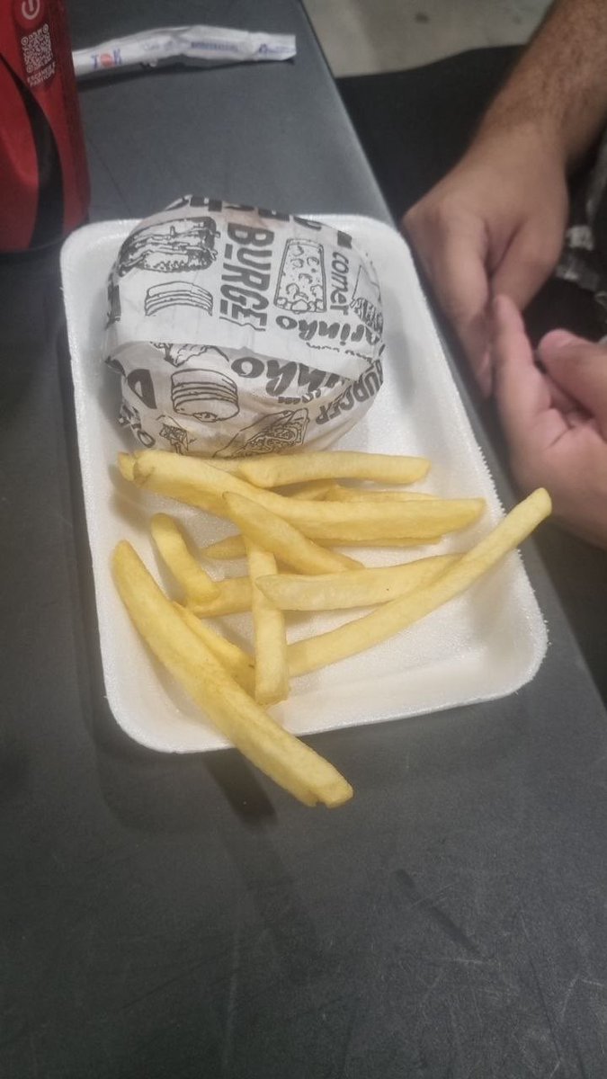noksbella's tweet photo. Hamburgi que meu amigo pagou apenas 75 reais e levou 1h pra ficar ponto 🤗 https://t.co/seequ0kWe8
