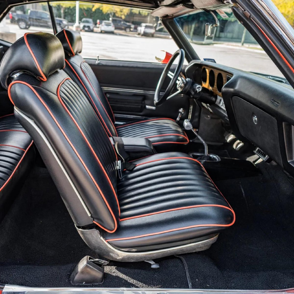 Bringatrailer's tweet photo. A LeMans that hasn't been converted into a GTO!

https://t.co/YhrulEgO8Z https://t.co/ootPFcy9Gg