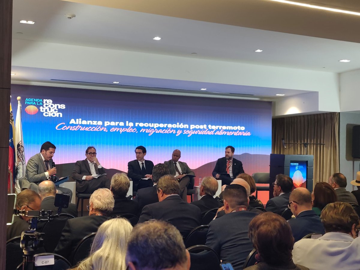 felipecontodo's tweet photo. La recuperación requiere alianzas. Construcción, empleo, migración y seguridad alimentaria son parte de una agenda que demanda coordinación y acción conjunta. 

 Conferencia moderada por:  Rafael Torrealba, vicepresidente de la Cámara Venezolana de la Construcción;  Xavier Prieto, Representante País del Banco de Desarrollo de América Latina y el Caribe ,CAF;  Andrés Rodríguez ,Programa Mundial de Alimentos; Rigoberto Mesa ,Organización Internacional para las Migraciones y   Luis Francisco Thais, Programa de Naciones Unidas para el Desarrollo