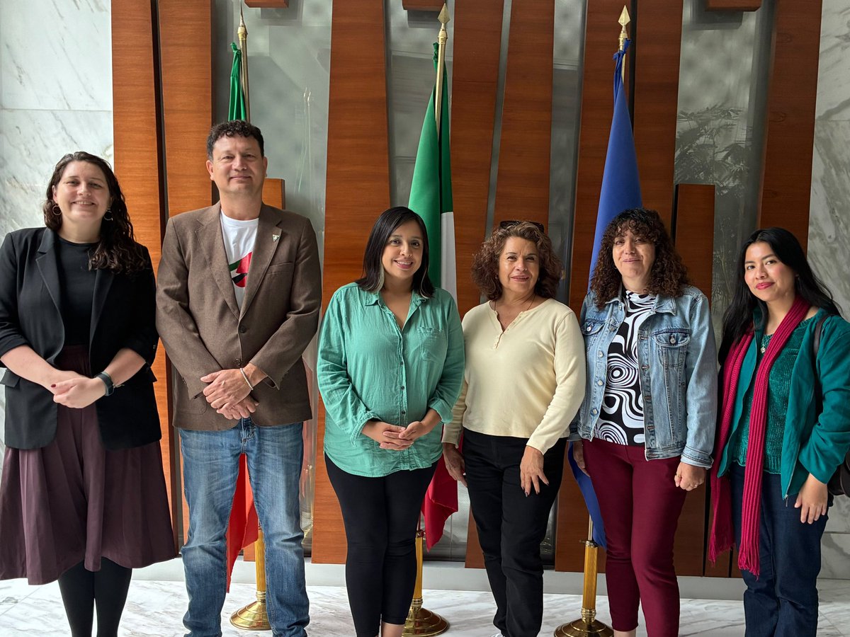 IrishEmbMexico's tweet photo. @CdhPasodelNorte @Cemefi Durante la visita del equipo de @CdhPasodelNorte a la Ciudad de México, la embajada tuvo la oportunidad de reunirse con ellos para platicar sobre la colaboración continua en materia de DD.HH. https://t.co/A05RegE1EB