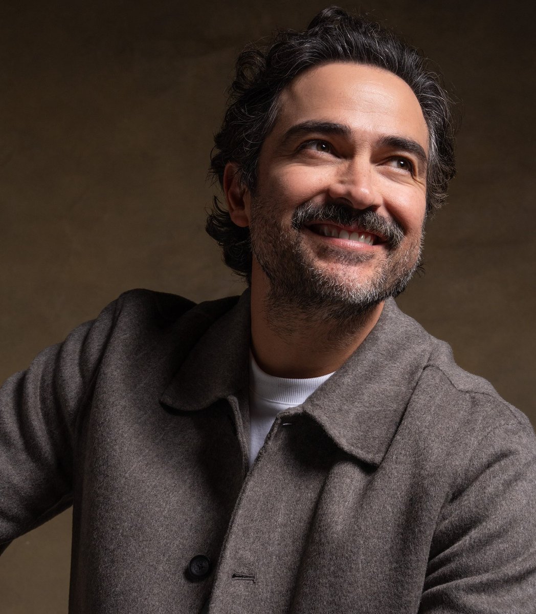 tracklist's tweet photo. Alfonso Herrera falou sobre seu carinho pelo Brasil em recente entrevista à Glamour Brasil:

“Voltar ao Brasil sempre me faz sentir essa energia, essa paixão que nunca encontrei em nenhum outro lugar do mundo. [...] Graças a Miguel Arango, estou no Brasil. É a razão pela qual eu volto, pela qual existe um carinho muito especial de todo o público no Brasil. E é um personagem pelo qual serei eternamente grato.”