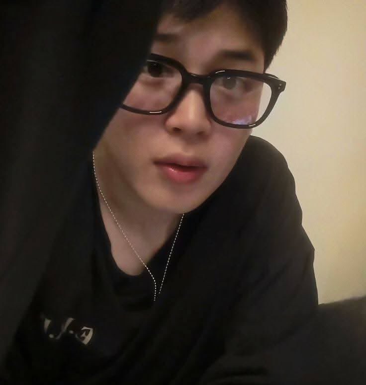 vminie_kto's tweet photo. Quiero que sepan que los sacrificaría a tds ustedes por Jimin https://t.co/0Psmyk2oUz