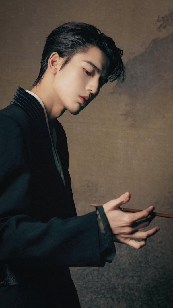 o98613's tweet photo. #Bulgari
V-neck
Traditional style
#ZhangLinghe
 Nothing competes❤️🖤 https://t.co/04hOgnRDpt