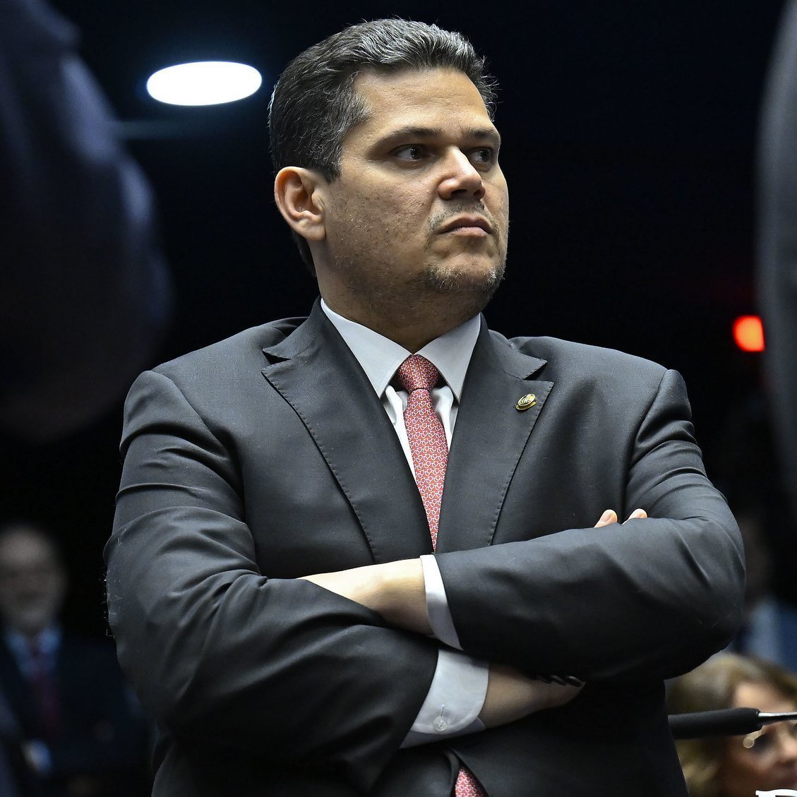 republiqueBRA's tweet photo. 🚨 ⚖️ ATENÇÃO: Presidente do Senado, Davi Alcolumbre, inclui na pauta da próxima quarta-feira (14/10) a votação da PEC que prevê o fim formal da escala 6x1. https://t.co/sBTYaSe7cU