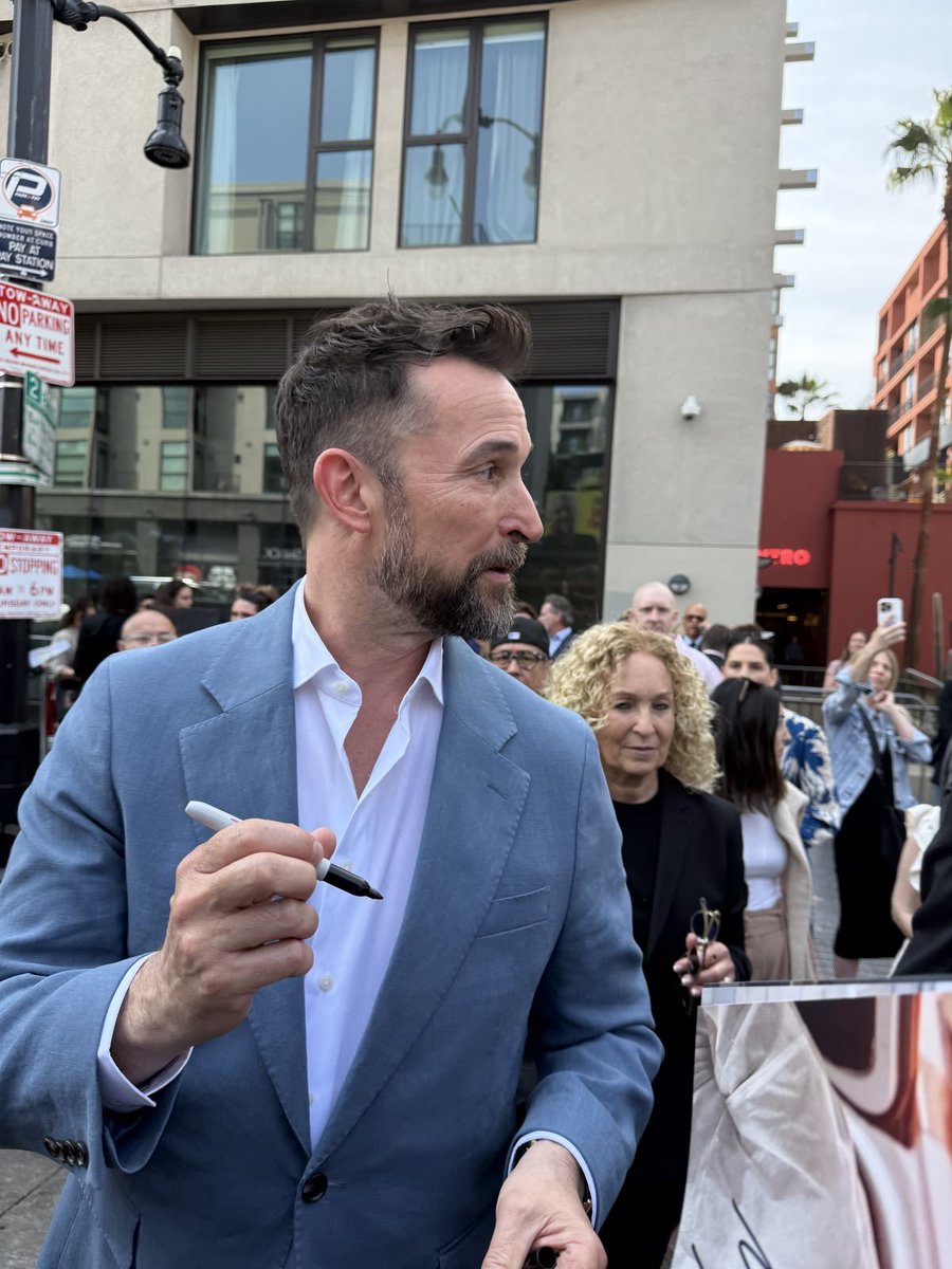 chippedowlmug's tweet photo. my favorite genre of noah wyle photos https://t.co/mWk2MT2O07