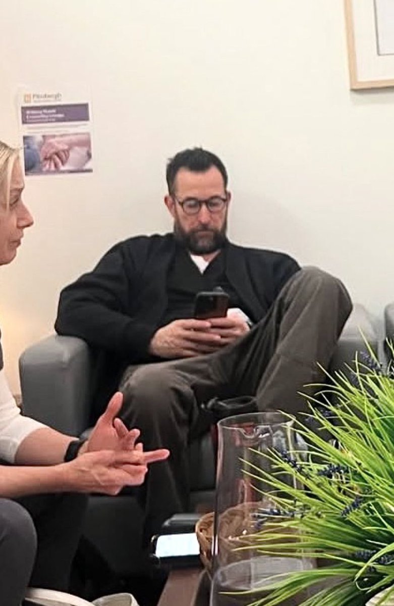 chippedowlmug's tweet photo. my favorite genre of noah wyle photos https://t.co/mWk2MT2O07