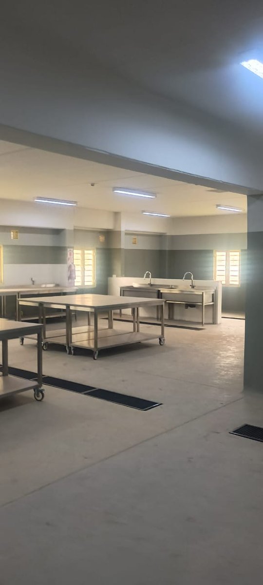 PPNArg's tweet photo. 📝 Si bien la Procuración Penitenciaria ha manifestado en numerosas intervenciones su postura respecto de los regímenes de máxima seguridad, durante la visita se constató que el diseño y la construcción de las instalaciones respetan los estándares internacionales en materia de infraestructura. Esto se refleja en la amplitud de los espacios comunes para actividades educativas, recreativas y de visitas, así como en celdas con baños cerrados, iluminación adecuada y las dimensiones reglamentarias, lo cual responde a los parámetros promovidos por el organismo.

👥 La actividad estuvo encabezada por el procurador penitenciario adjunto, @cejasmeliare; la responsable de la Delegación Córdoba de la PPN, Rossana Gauna; y el equipo de la delegación; junto con la Secretaria de Gestión Penitenciaria y Lucha contra el Narcotráfico, Nadia Fernández; la Jefa del SPC, Carolina Funes; y otras autoridades del SPC.