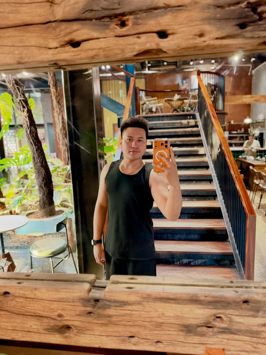 MaicoSala's tweet photo. Mirror check before the coffee kicks in. https://t.co/PeYl7b34M7