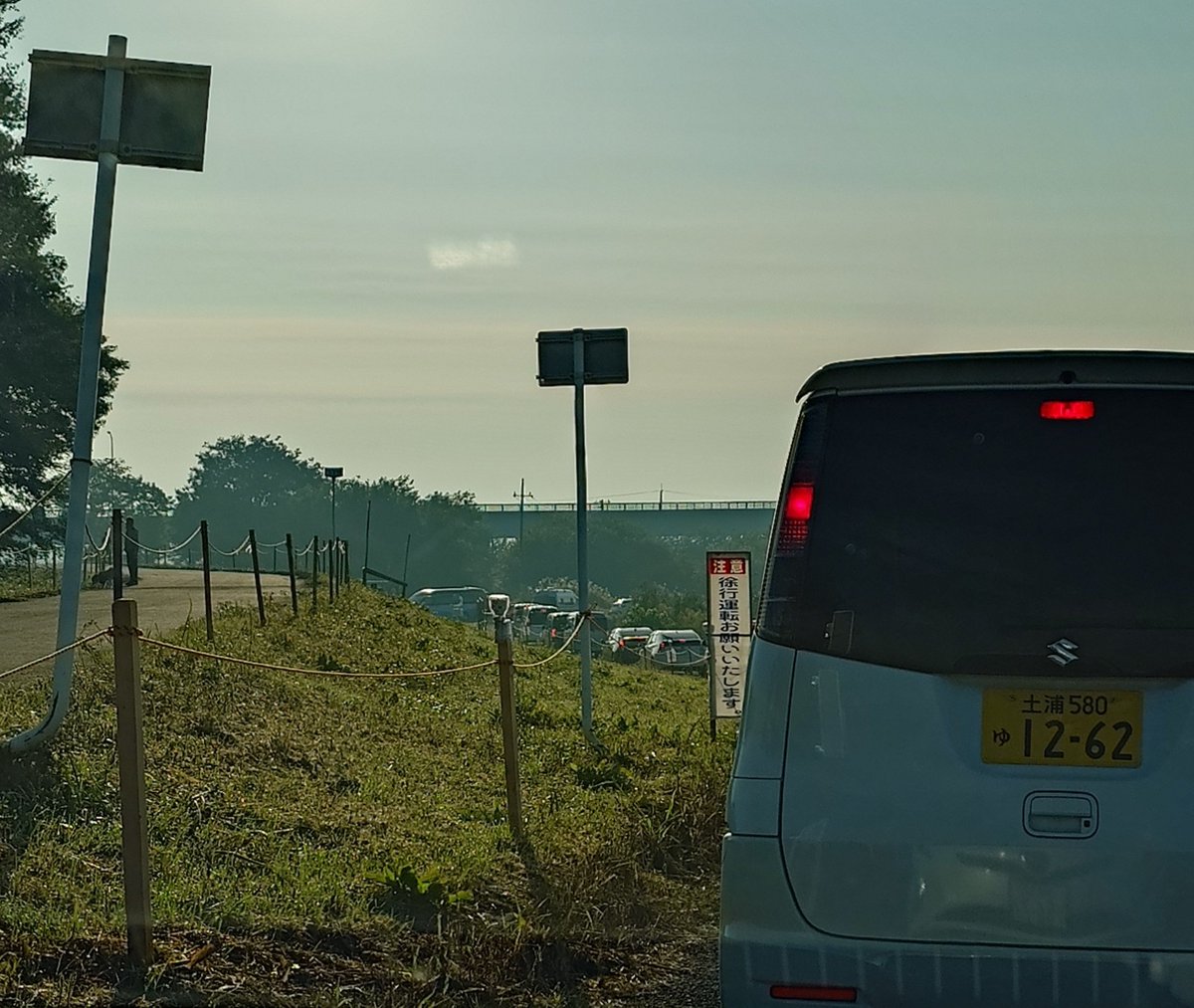 blskynds15767's tweet photo. 入るのにもえらく時間がかかってるから、もう少し後に来てたらもっと大変だー💦

#こうのす花火大会　#駐車場 https://t.co/Hatpuq3zJA